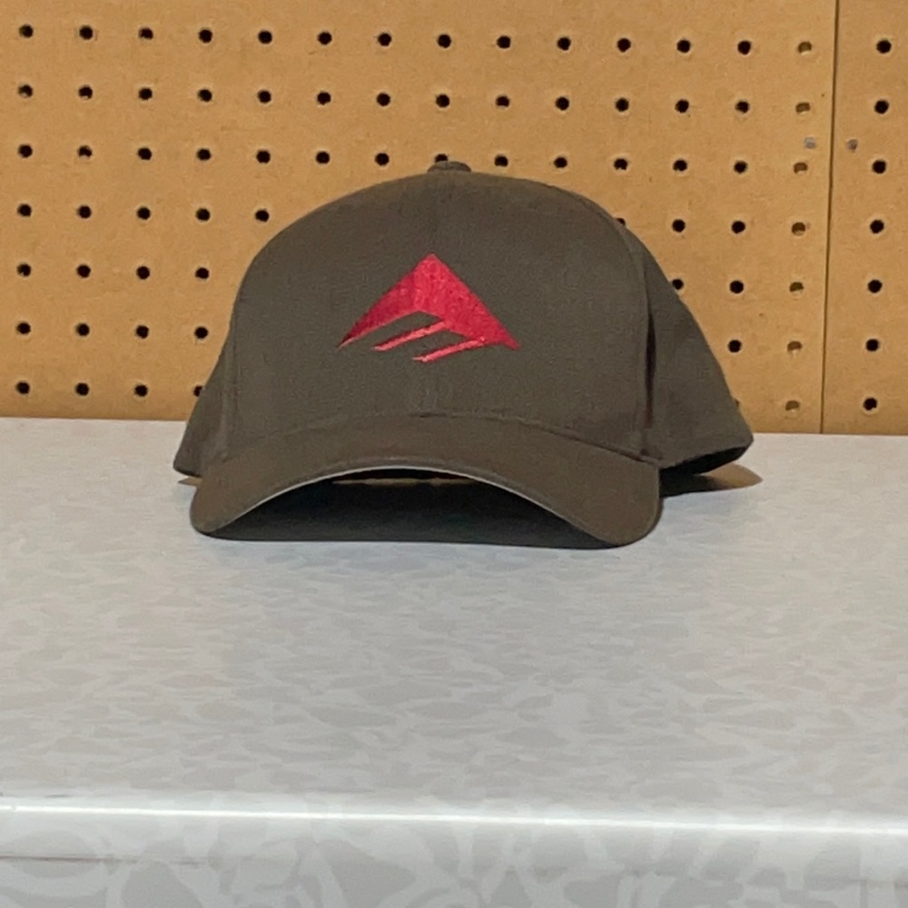 Emerica men’s flex fit hat brown size s/m